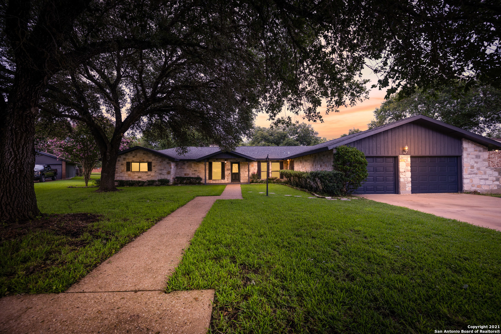 320 Tanglewood Trail Gonzales TX 78629