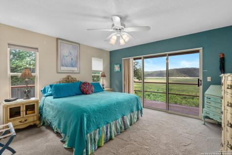 696 Faurie Road Lakehills TX 78063