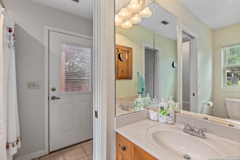 696 Faurie Road Lakehills TX 78063
