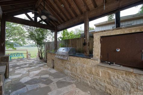 696 Faurie Road Lakehills TX 78063