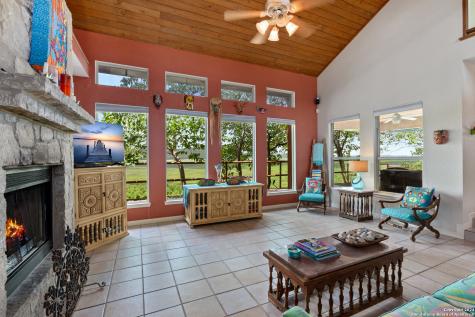 696 Faurie Road Lakehills TX 78063
