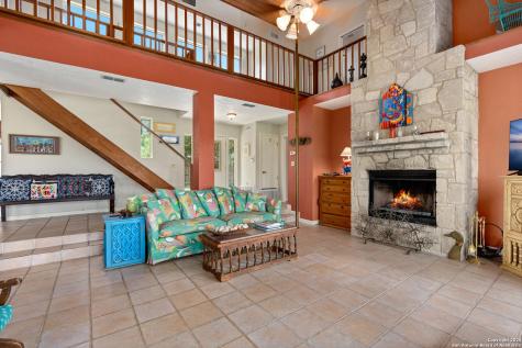 696 Faurie Road Lakehills TX 78063