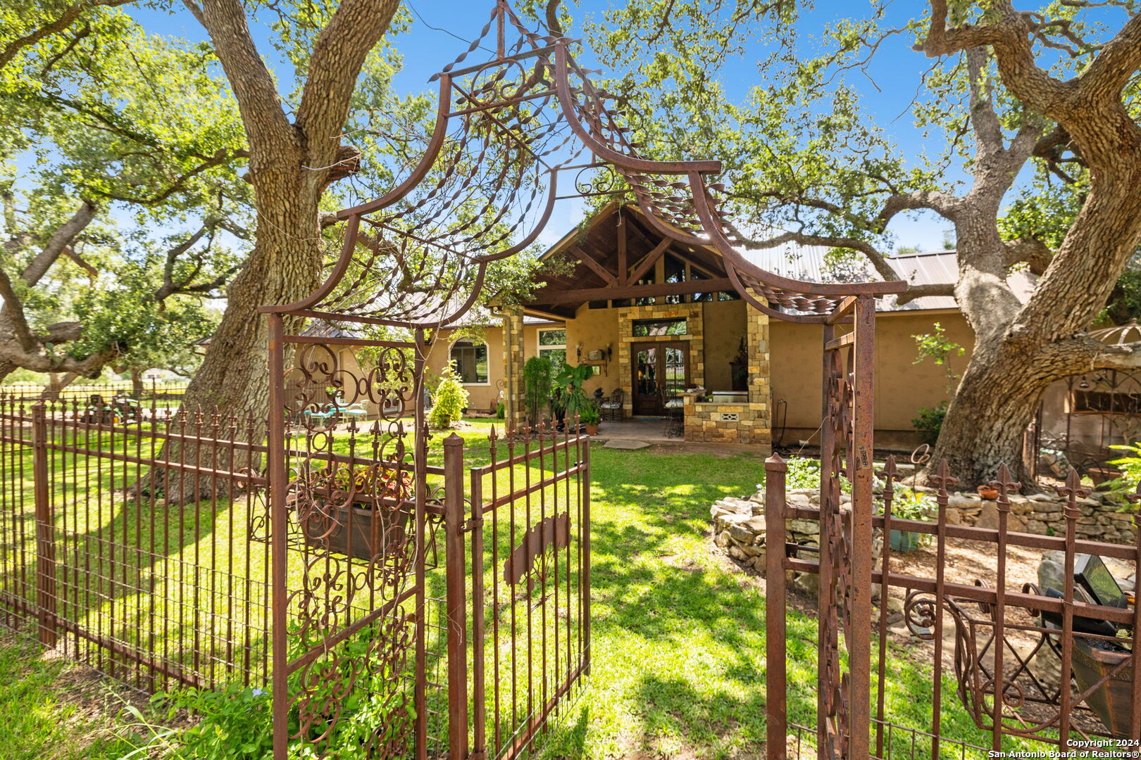 219 Doehne Oaks New Braunfels TX 78132