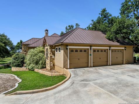 219 Doehne Oaks New Braunfels TX 78132