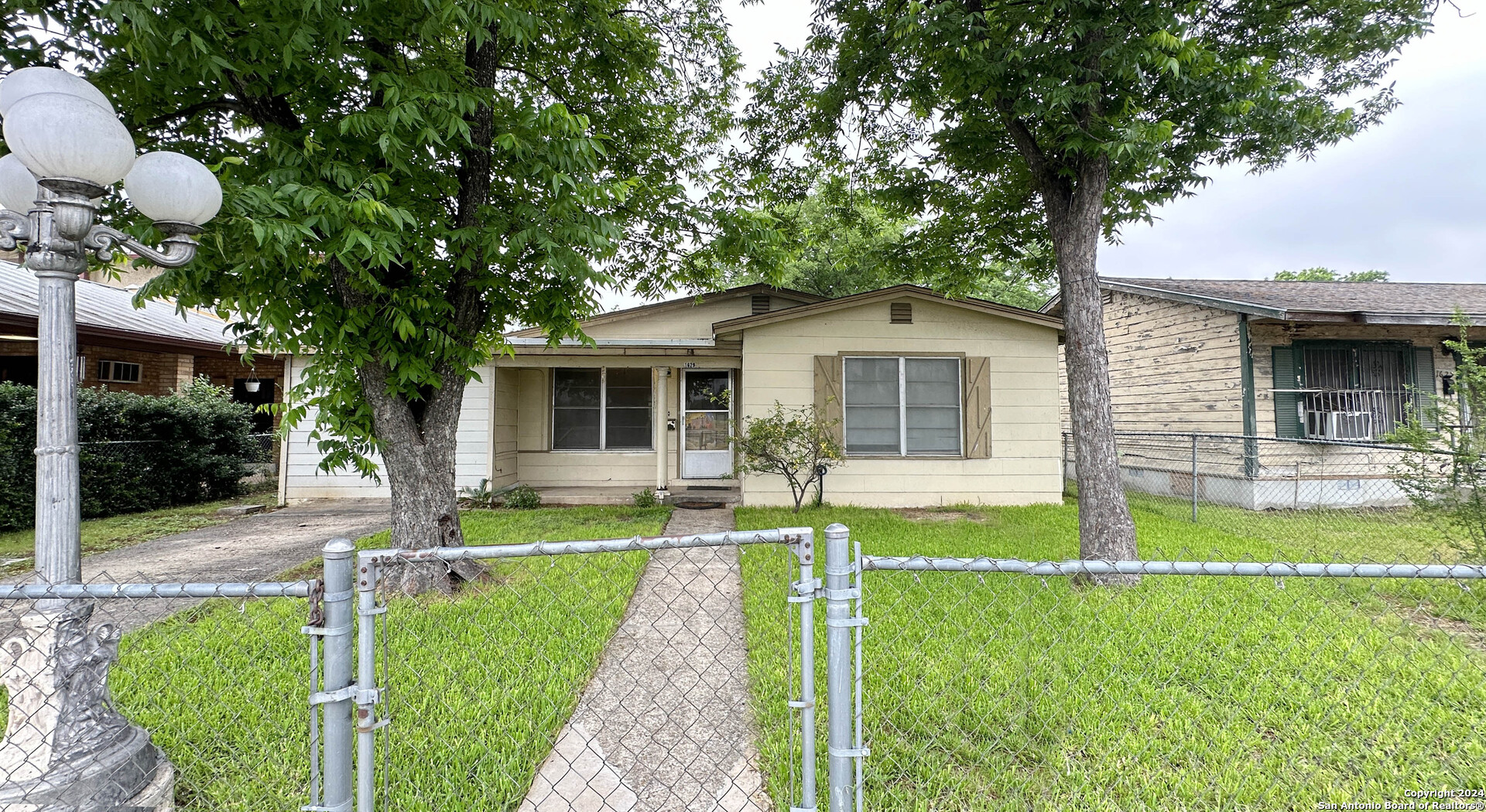1629 W Wildwood Drive San Antonio TX 78201