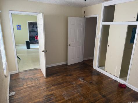 319 Laddie San Antonio TX 78201