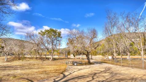 6496 N Us Highway 83 Leakey TX 78873