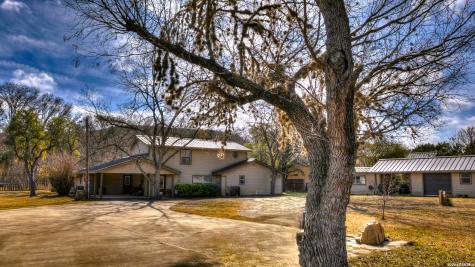 6496 N Us Highway 83 Leakey TX 78873