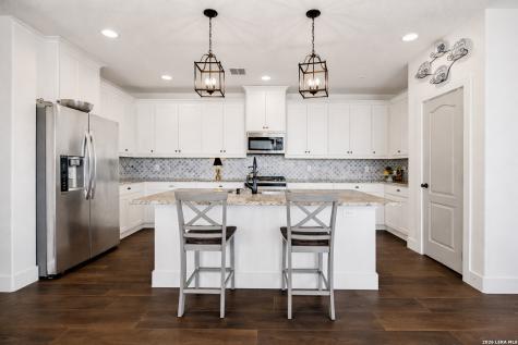 1073 Roanoke Kerrville TX 78028