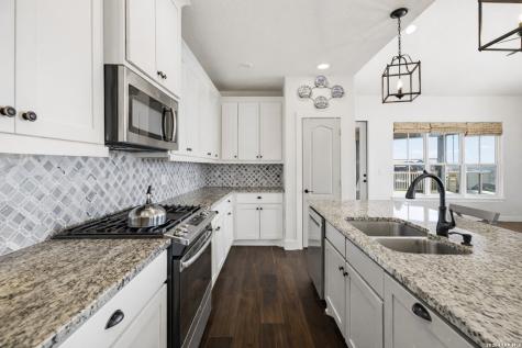1073 Roanoke Kerrville TX 78028