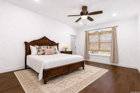 1073 Roanoke Kerrville TX 78028