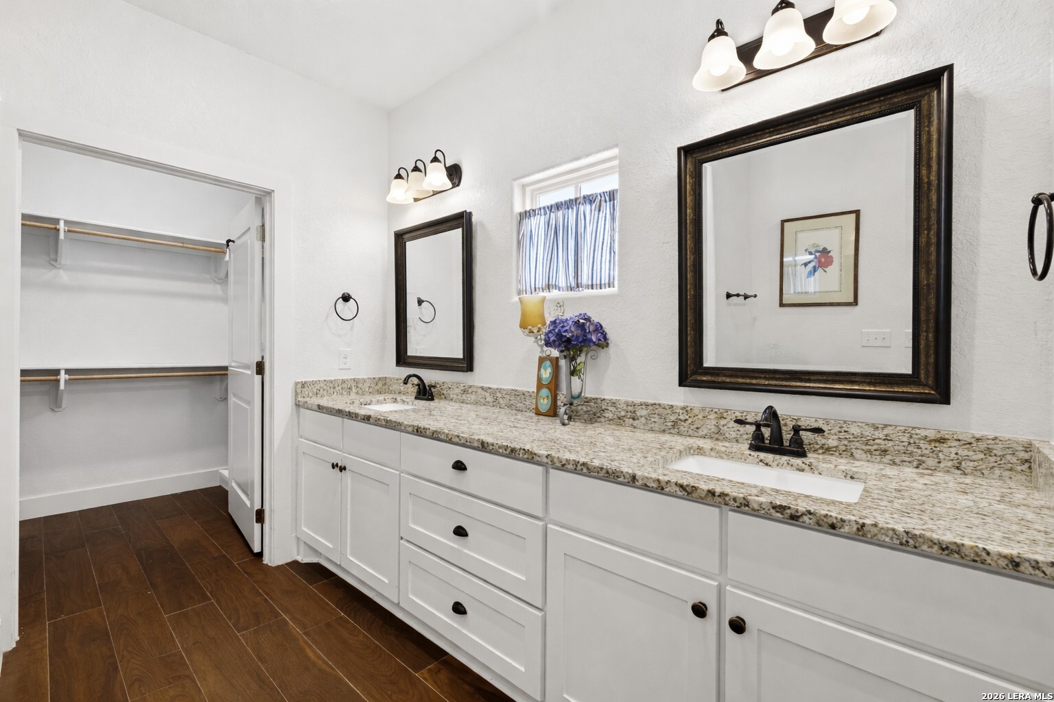 1073 Roanoke Kerrville TX 78028