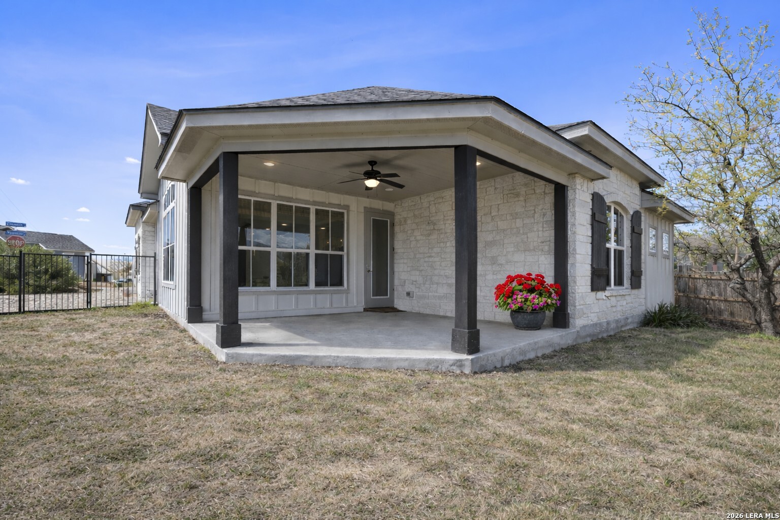 1073 Roanoke Kerrville TX 78028