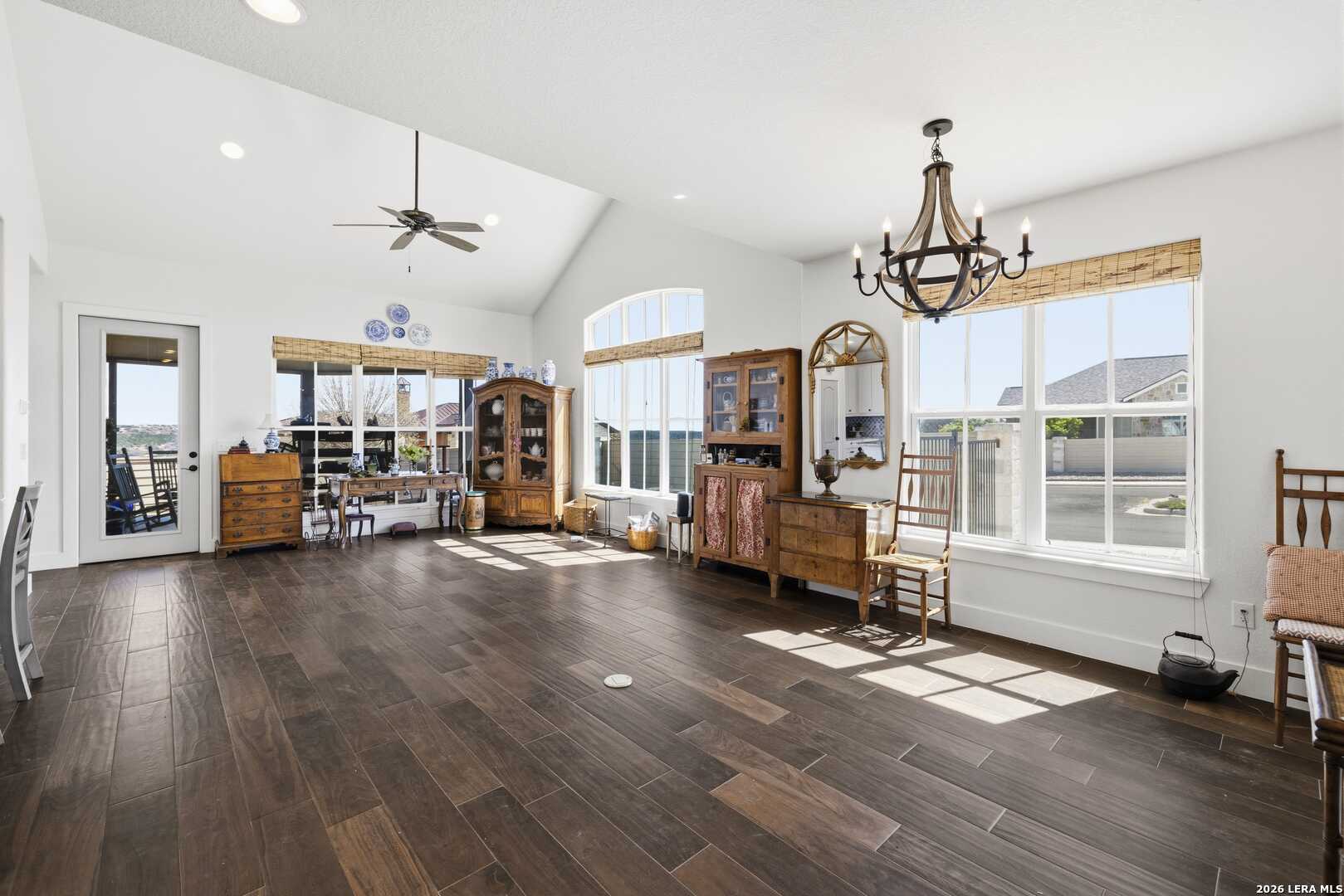 1073 Roanoke Kerrville TX 78028