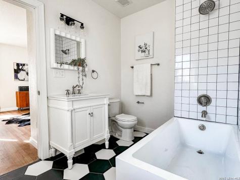 102 Luther Drive Olmos Park TX 78212
