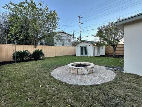 102 Luther Drive Olmos Park TX 78212
