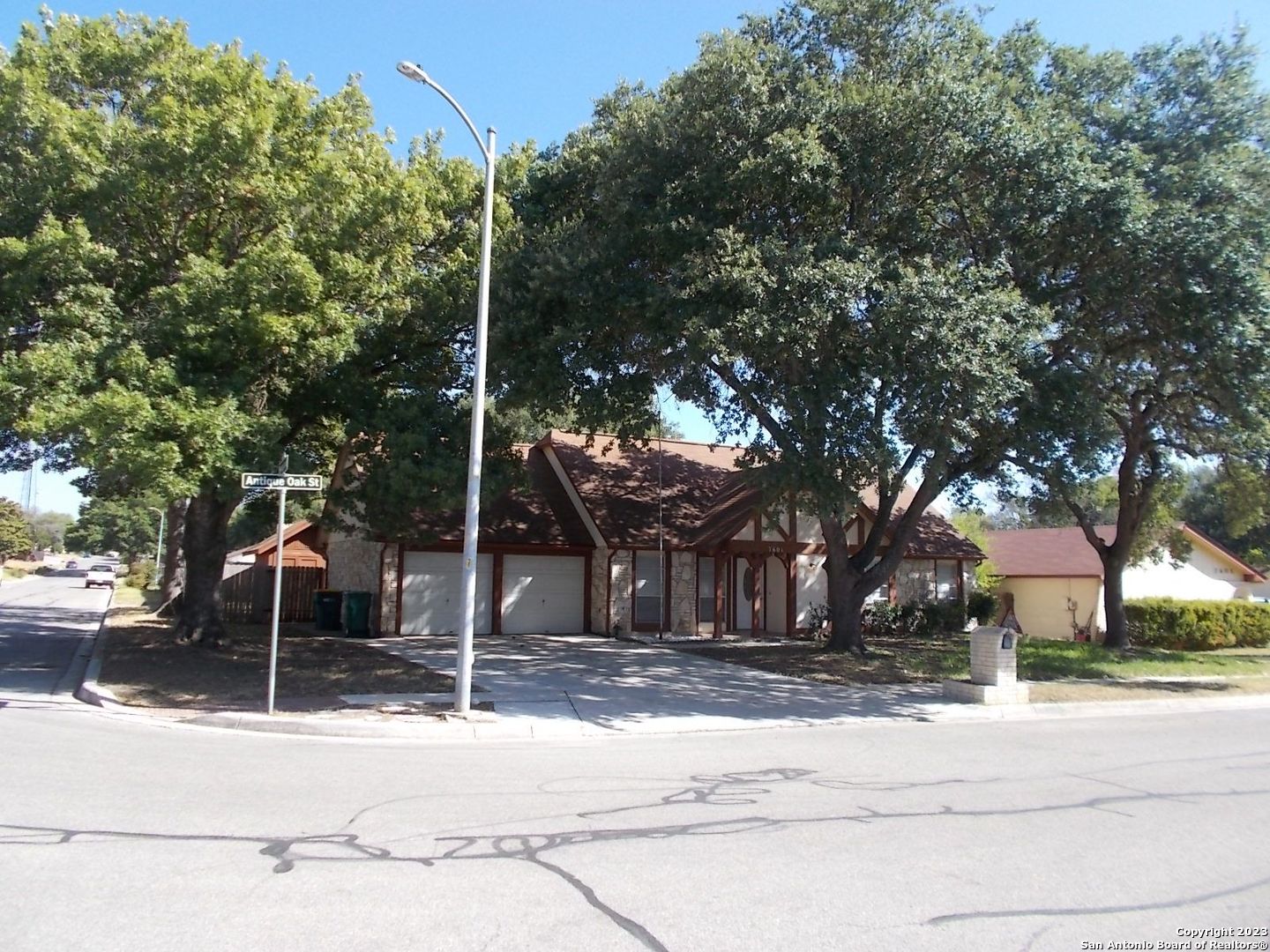 7601 Antique Oak Street Live Oak TX 78233