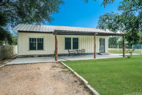 301 E Huebinger Street Marion TX 78124