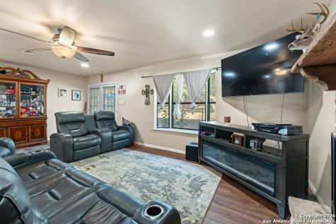 277 W Bear Springs Pipe Creek TX 78063