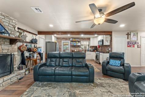 277 W Bear Springs Pipe Creek TX 78063