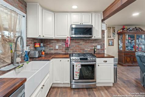 277 W Bear Springs Pipe Creek TX 78063