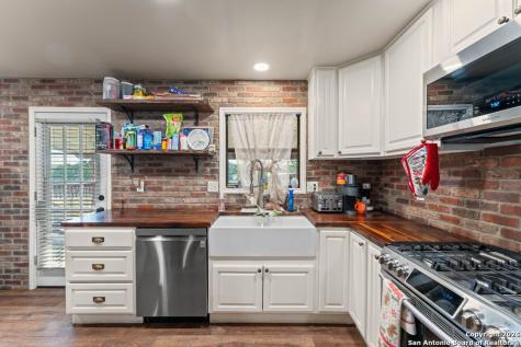 277 W Bear Springs Pipe Creek TX 78063