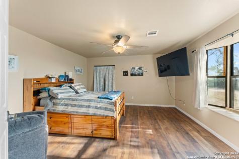 277 W Bear Springs Pipe Creek TX 78063