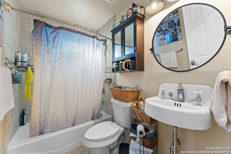 277 W Bear Springs Pipe Creek TX 78063