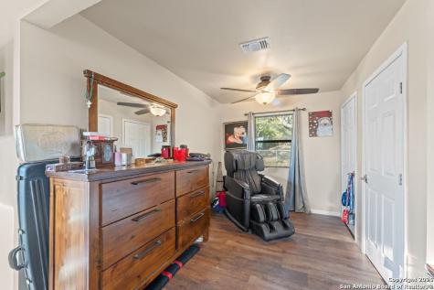 277 W Bear Springs Pipe Creek TX 78063