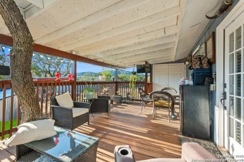 277 W Bear Springs Pipe Creek TX 78063