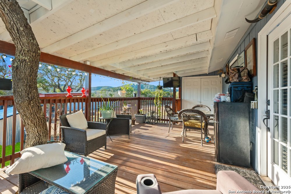 277 W Bear Springs Pipe Creek TX 78063