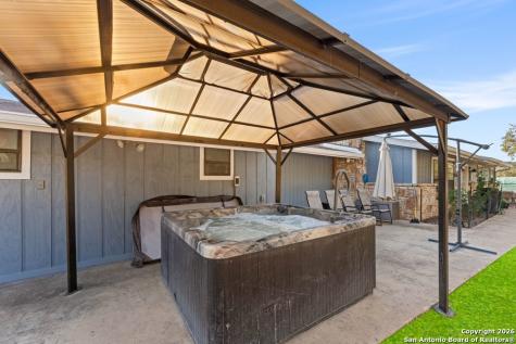 277 W Bear Springs Pipe Creek TX 78063