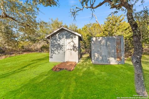 277 W Bear Springs Pipe Creek TX 78063