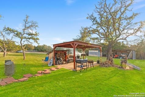 277 W Bear Springs Pipe Creek TX 78063