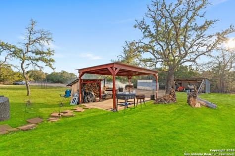 277 W Bear Springs Pipe Creek TX 78063