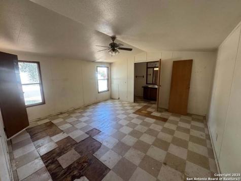 2900 Southern Breeze Hondo TX 78861
