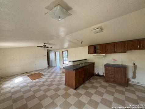 2900 Southern Breeze Hondo TX 78861
