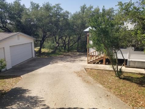 177 Laurel Ridge Drive Lakehills TX 78063
