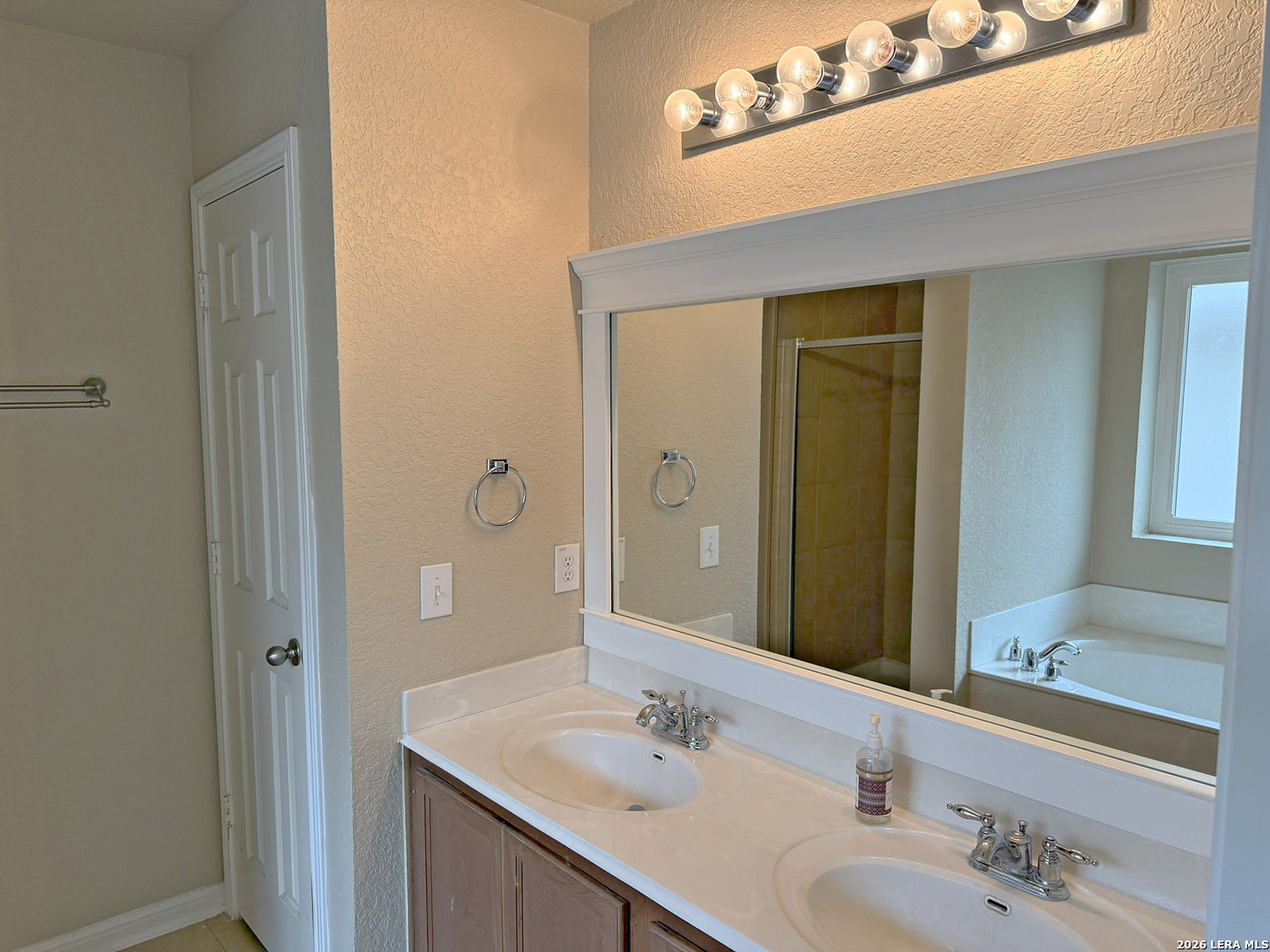 6609 Charles Field Leon Valley TX 78238