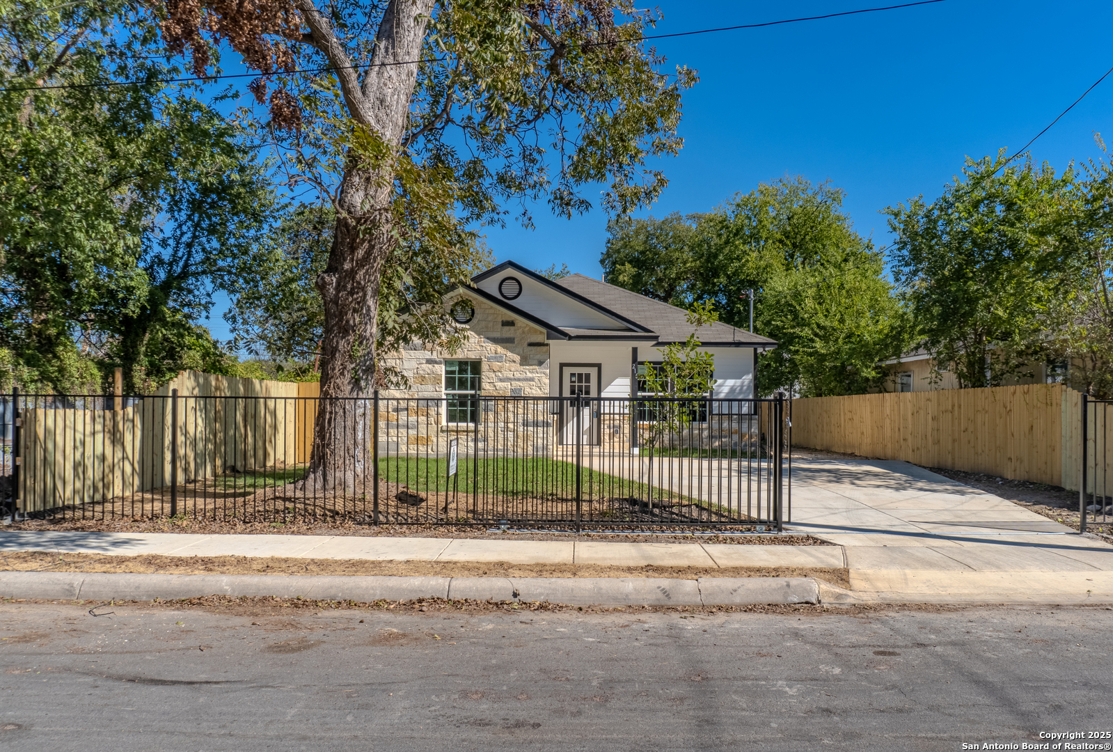 216 S San Augustine Avenue San Antonio TX 78237