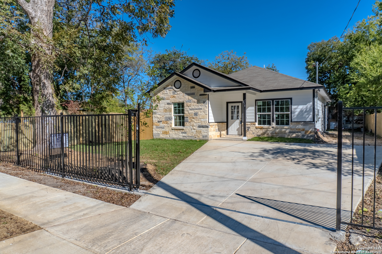 216 S San Augustine Avenue San Antonio TX 78237