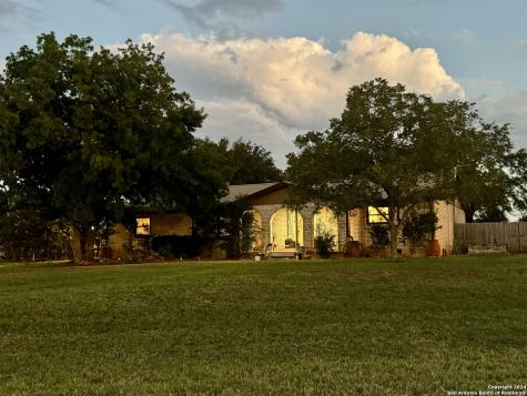 428 West Fm 117 Dilley TX 78017