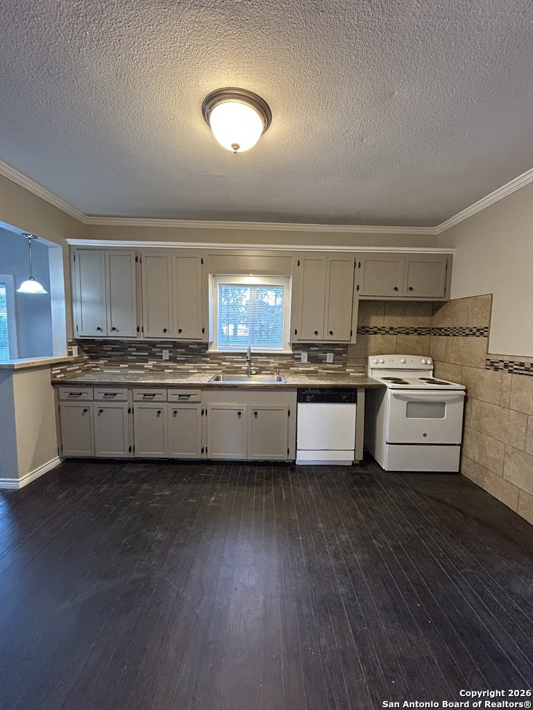1101 E Crockett Beeville TX 78102
