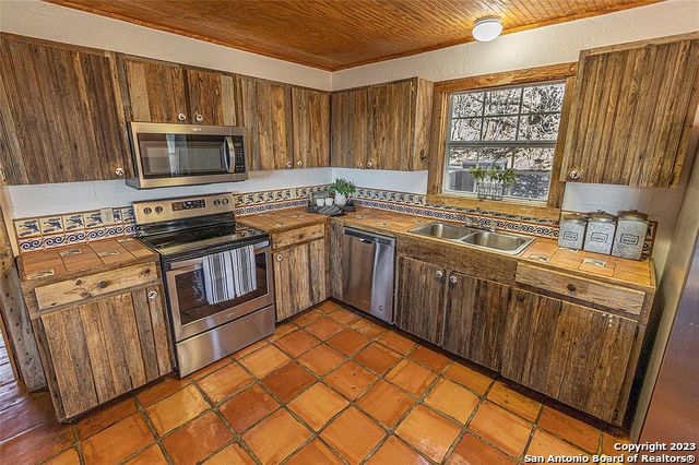 606 Canyon Oaks Drive Concan TX 78838