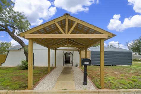 1216 E Alabama Street Pearsall TX 78061