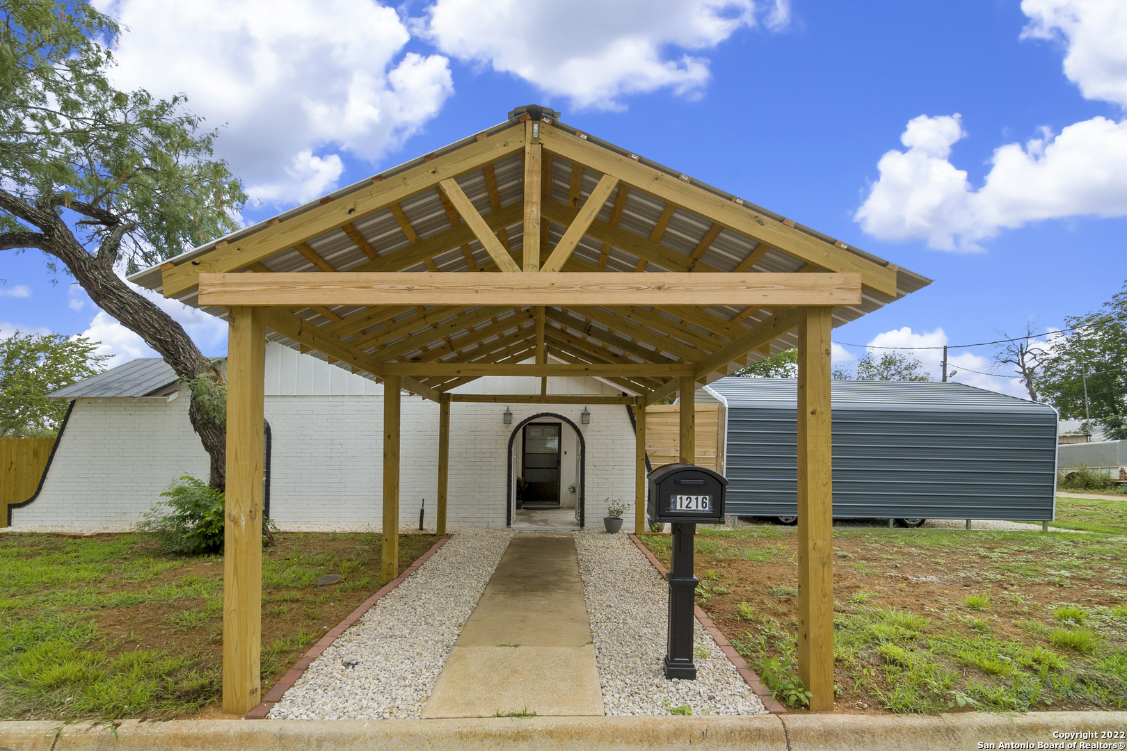 1216 E Alabama Street Pearsall TX 78061