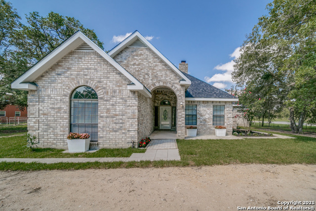 102 S Palo Alto Drive Floresville TX 78114