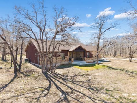 2127 Bentwood Floresville TX 78114