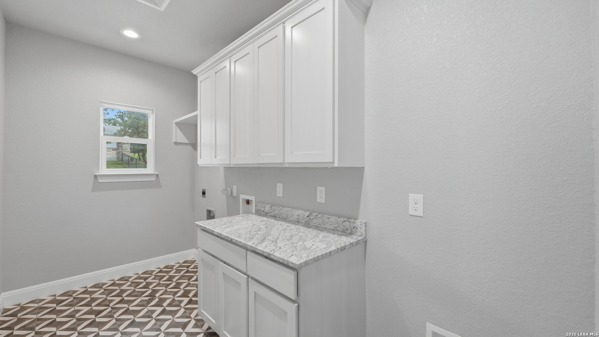 138 Wood Valley Adkins TX 78101