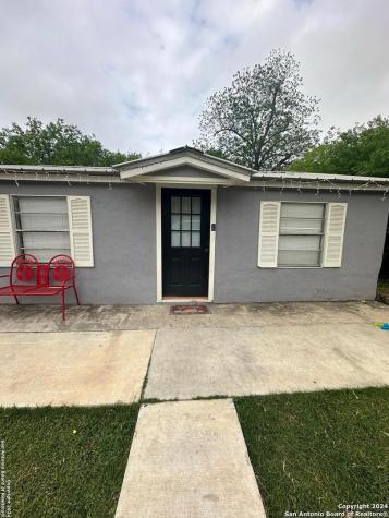 313 Mary Ann Street Uvalde TX 78801